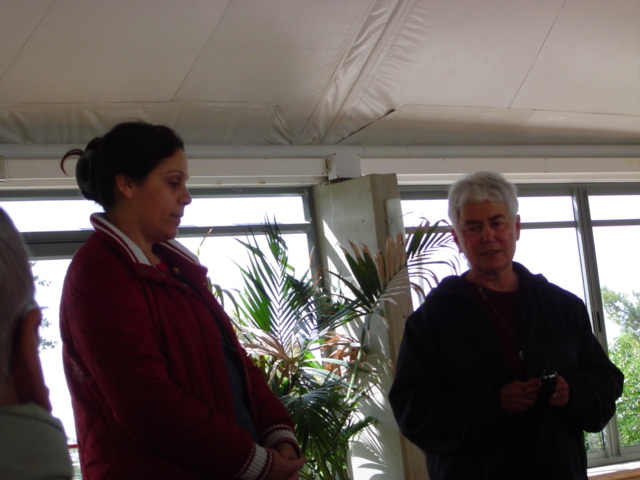 expos de la guide du village de Newe Shalom