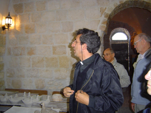 Abouna Raed dans l'atelier de poterie
