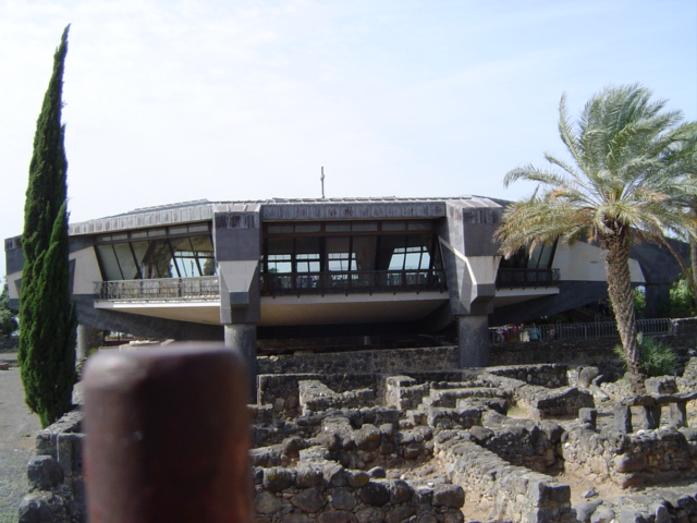 Consruction sur la maison de Pierre  Capharnam