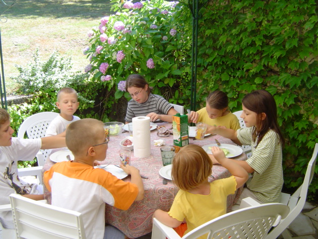 la table des petits enfants le 10 juillet