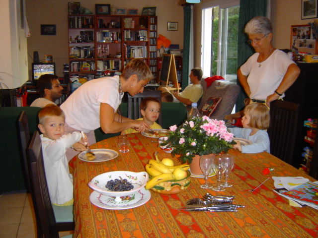 un invit de marque s'est ajout  la table le samedi soir, To
