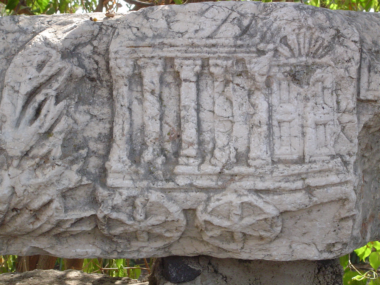 une armoire  Torah porte sur un chariot Capphanam