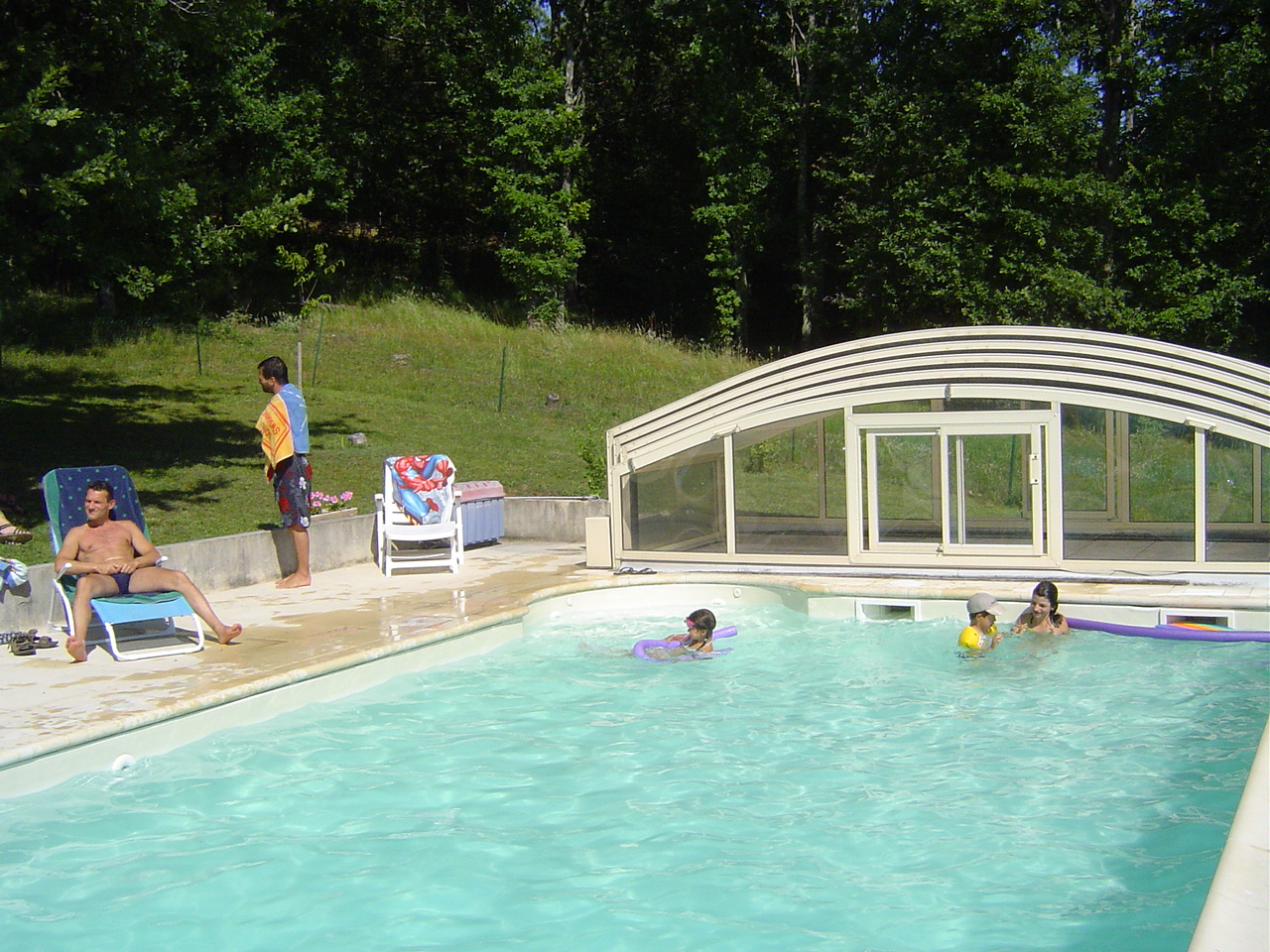 dans la piscine