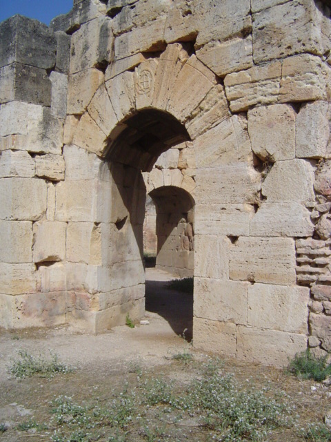 une des 8 portes du martyrium