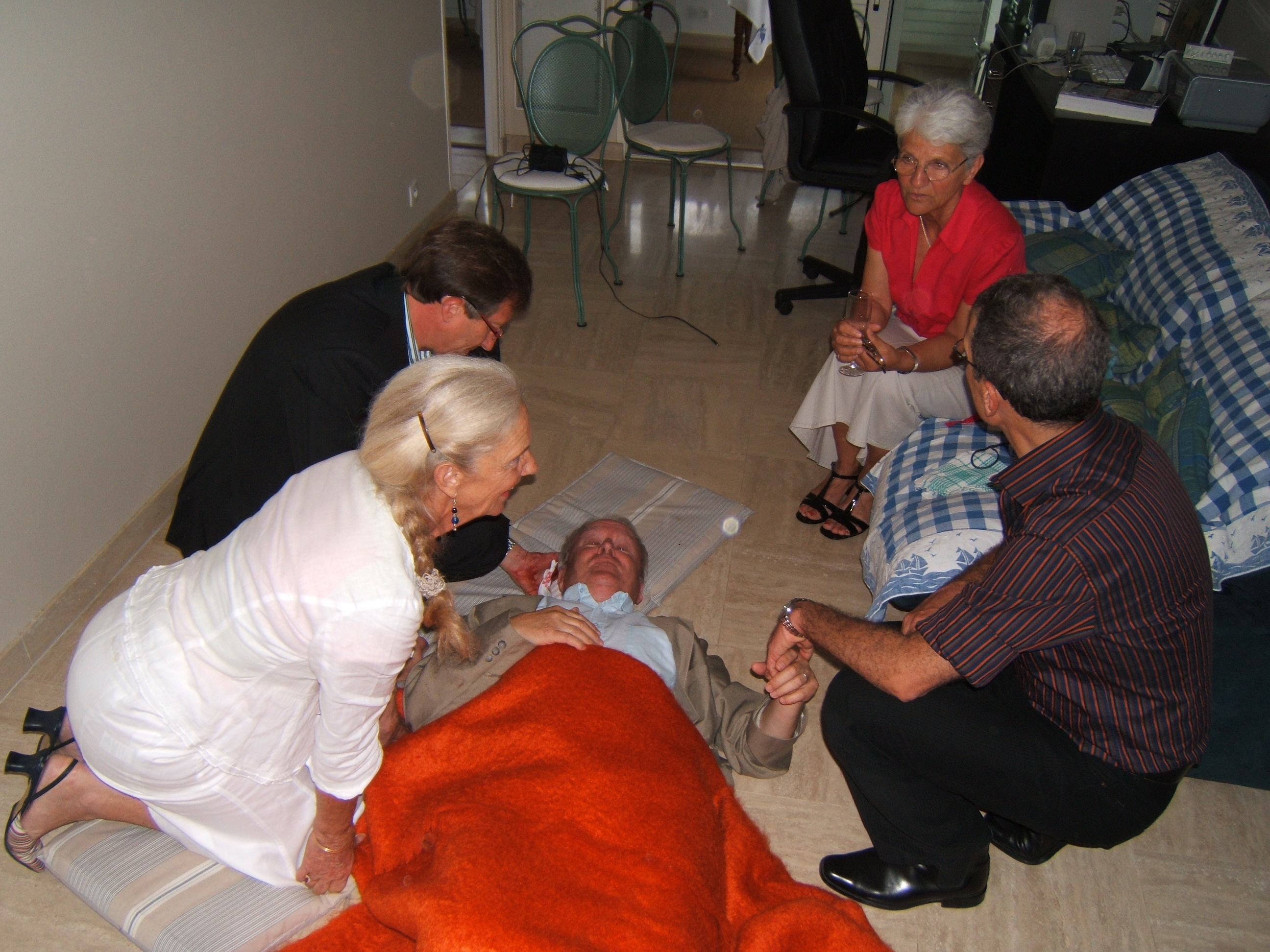 les medecins s'affairent aprs la chute
