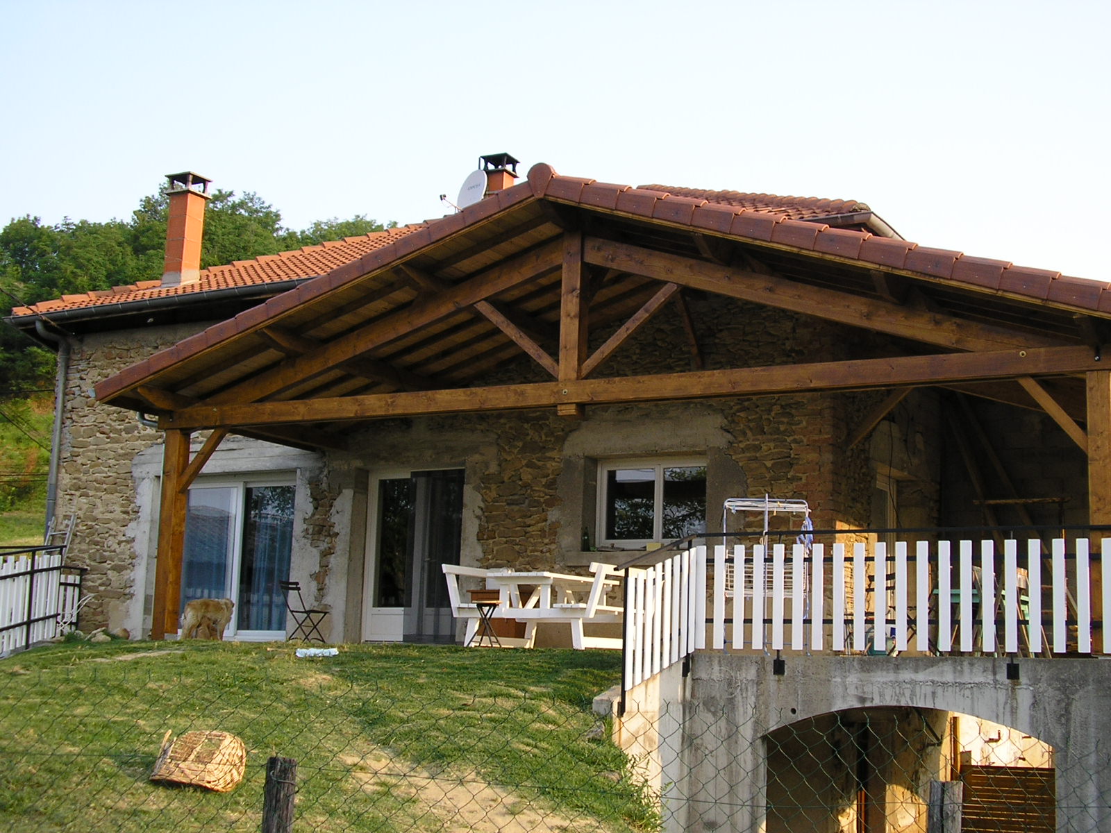 la maison avec la nouvelle vranda en bois
