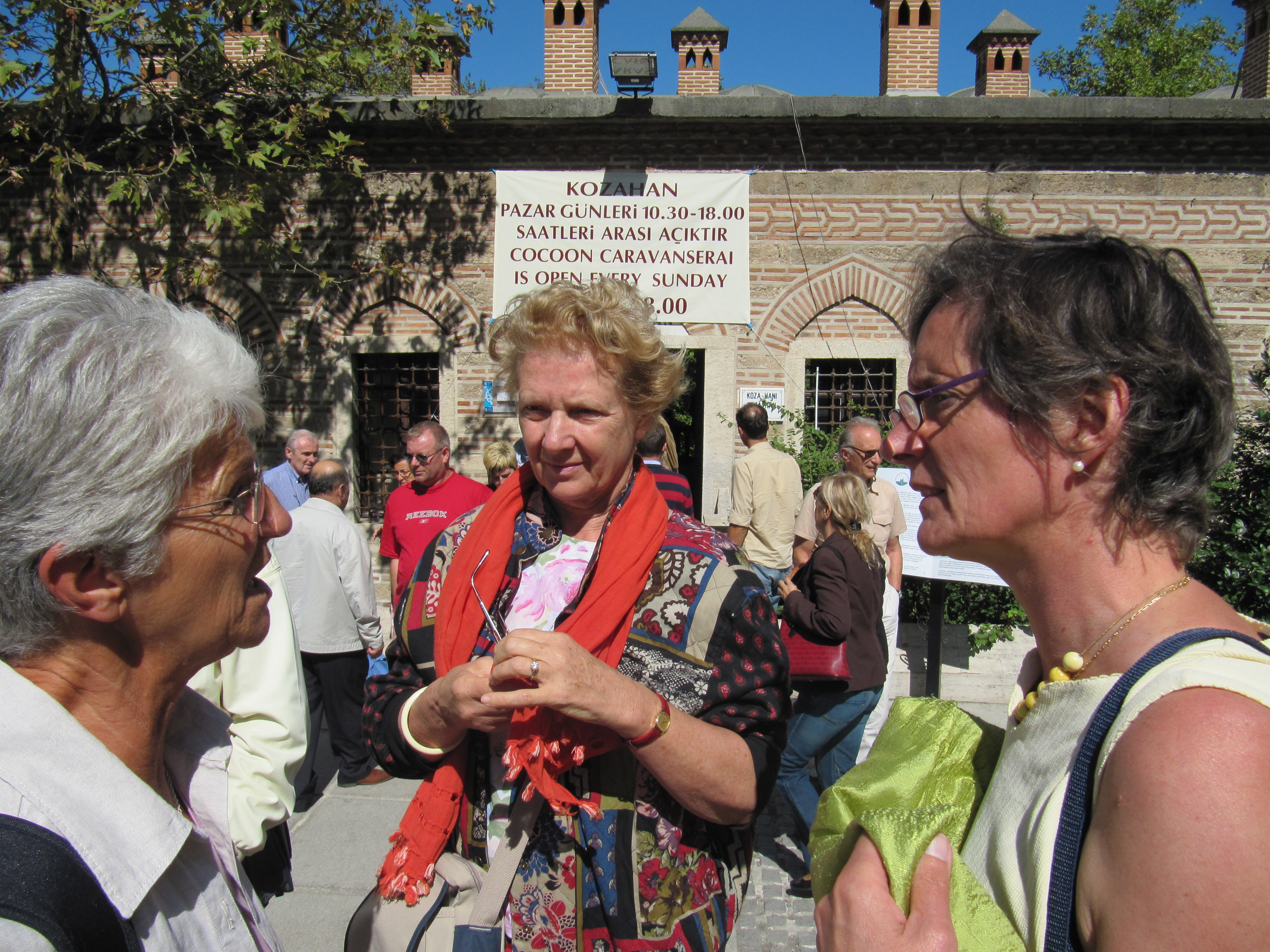 Noelle, Estelle et Marie-Claude en grande discussion